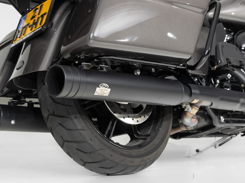 FLHTK Ultra Limited Vivid Black/Blacked out  FLHTK Ultra Limited Vivid Black/Blacked out