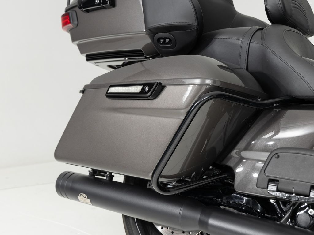 FLHTK Ultra Limited Vivid Black/Blacked out  FLHTK Ultra Limited Vivid Black/Blacked out