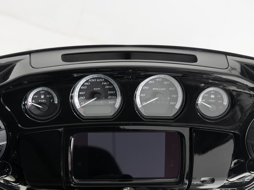 FLHTK Ultra Limited Vivid Black/Blacked out  FLHTK Ultra Limited Vivid Black/Blacked out