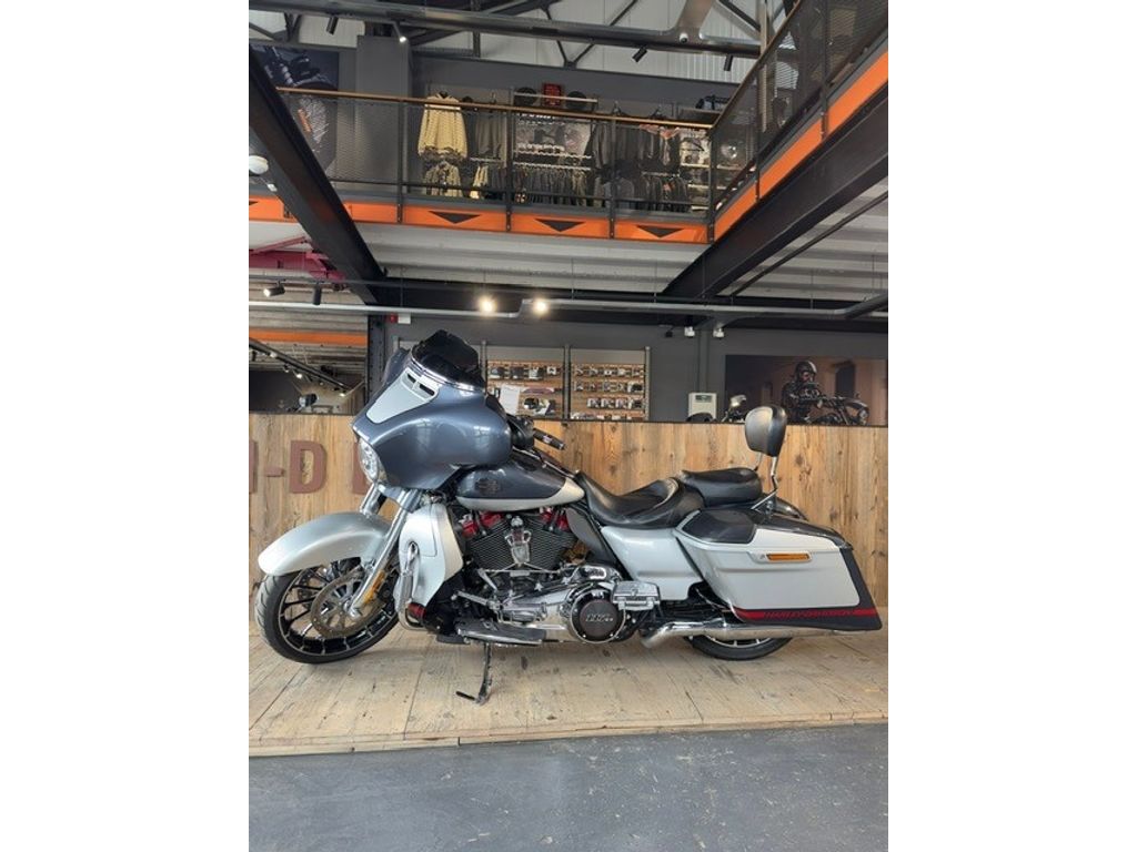 STREET GLIDE CVO 117 TOURING  STREET GLIDE CVO 117 TOURING