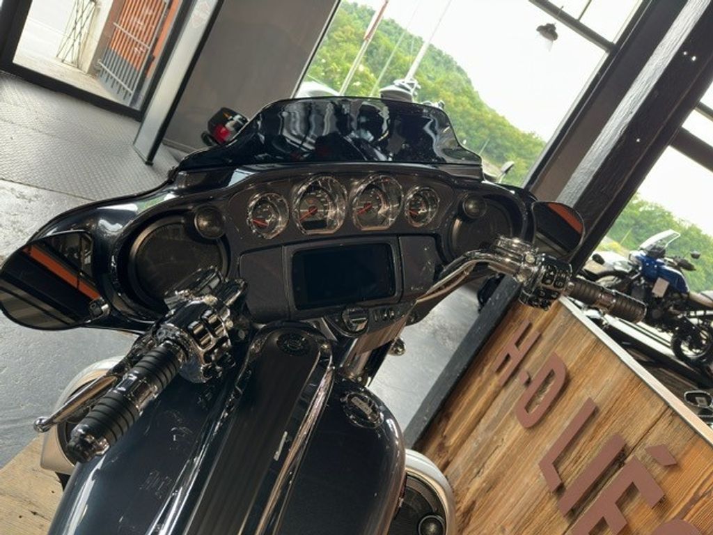 STREET GLIDE CVO 117 TOURING  STREET GLIDE CVO 117 TOURING