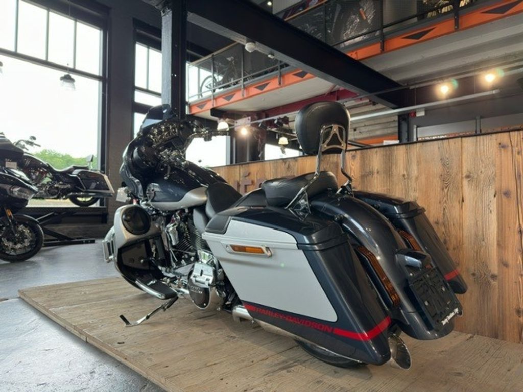 STREET GLIDE CVO 117 TOURING  STREET GLIDE CVO 117 TOURING