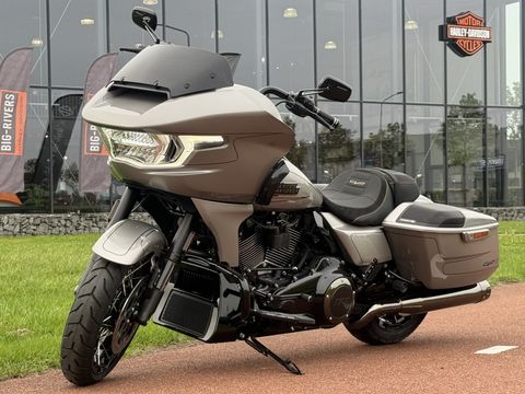  FLTRXSE CVO Road Glide Custom Color Platinum