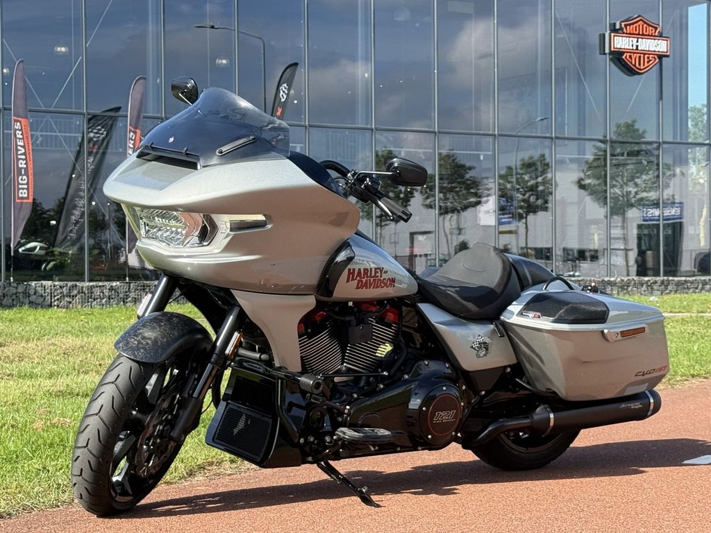  FLTRXSTSE CVO ROAD GLIDE ST