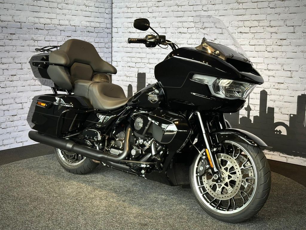  FLTRXL ROAD GLIDE LIMITED Black Trim - Vivid Black