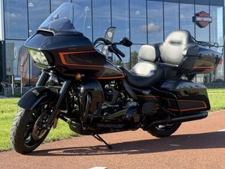  FLTRK Road Glide Limited Custom Colour Blacked out